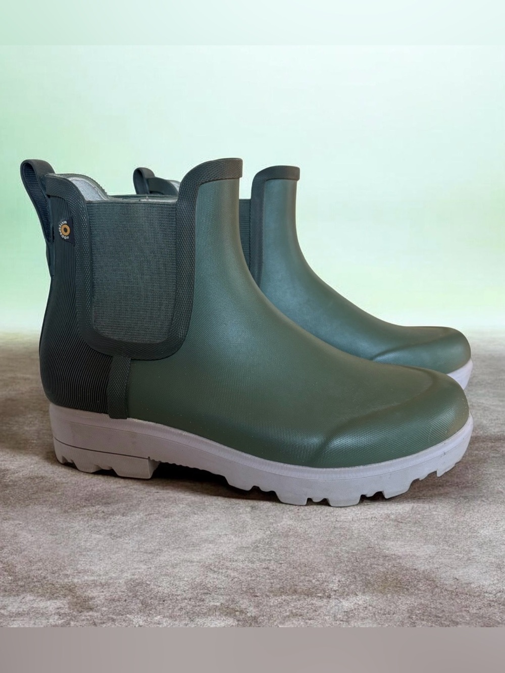 BOGS Women’s Olive Green Chelsea Rain Ankle Boots with Light Gray Sole Size 7